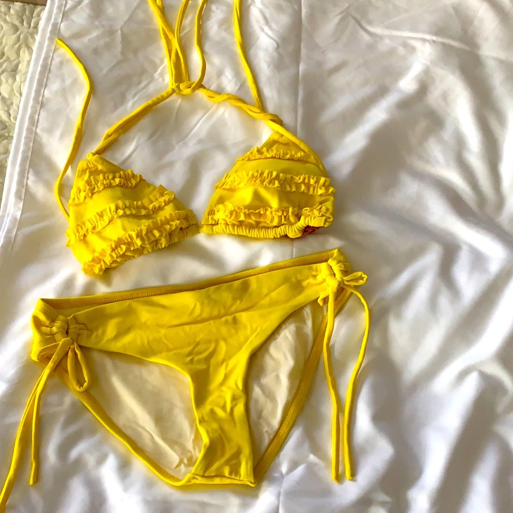 Never worn Maui bathing suit size 30 yellow